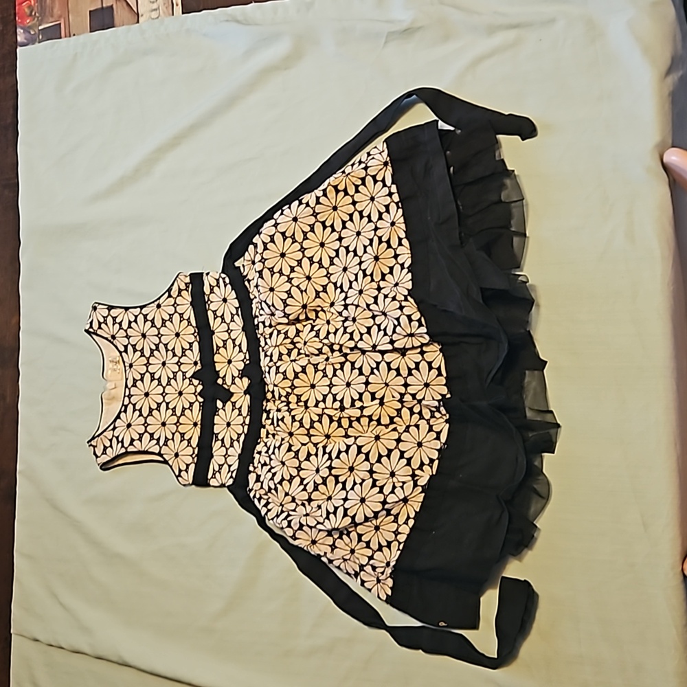 The children's place black and white fancy dress size 5